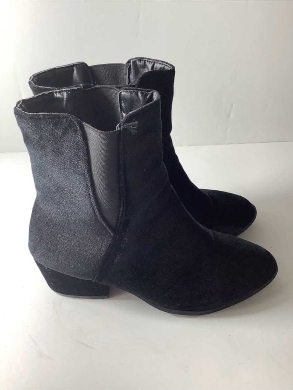Rue 21 etc  Women's Black Velvet  Boots Size 6/7